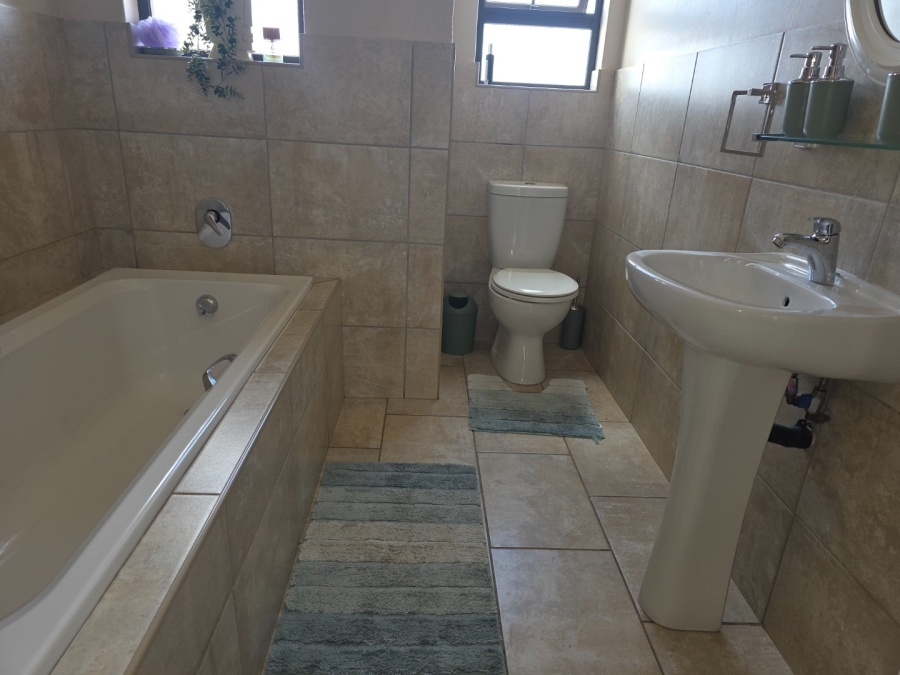 To Let 3 Bedroom Property for Rent in Wilkoppies North West